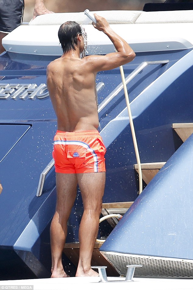 Shirtless Rafael Nadal joined by friends on holiday in Spain 2018 (10) .
