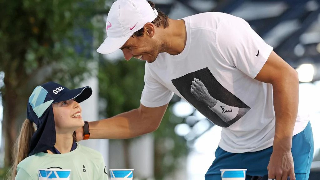 Rafael Nadal meets ball girl Anita Birchall at Australian Open 2020 (3) .
